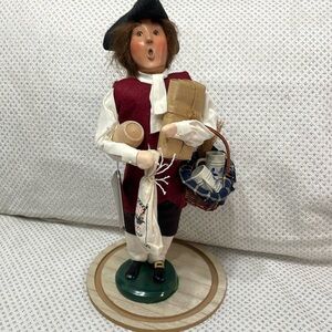 Byers Choice Ltd.  Colonial Williamsburg 2003 collectible male doll decor.